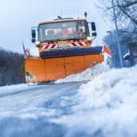 aha räumt und streut in Hannover seit den frühen Morgenstunden Winterdienst Schneepflug