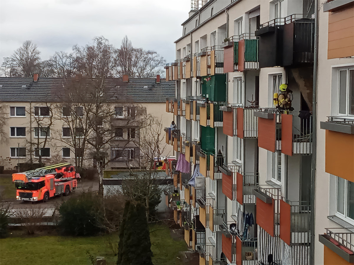 Balkonbrand in Mittelfeld: Wohnung unbewohnbar Rauchschaden