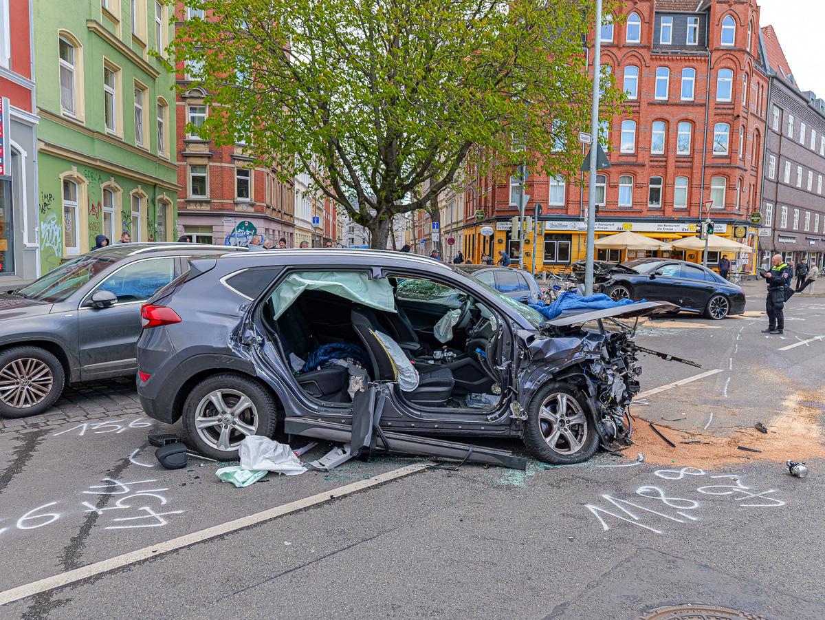 Unfall Linden-Nord: Vier Verletzte nach Frontalcrash – BGPress 20260405 1641 BGPRESS 1385969
