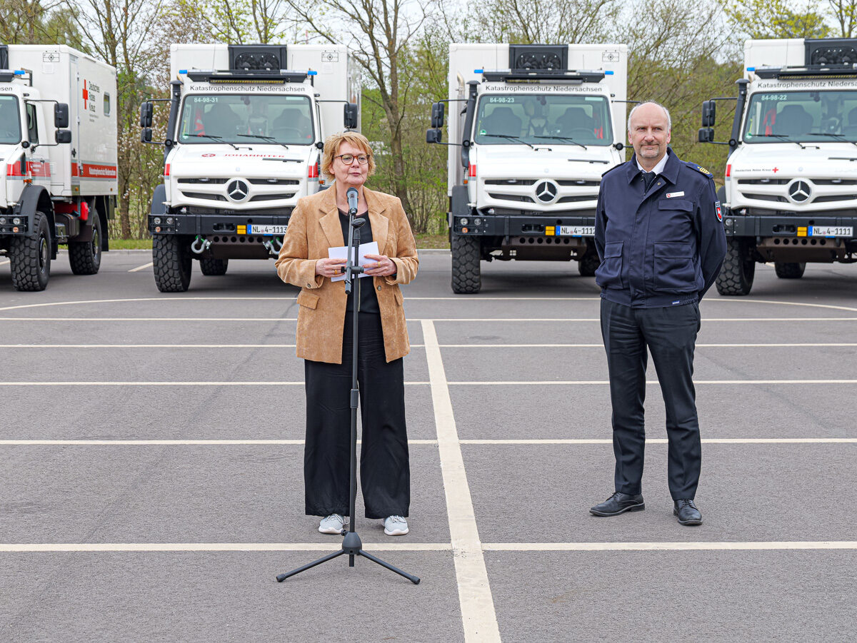 Katastrophenschutz Niedersachsen: Neun geländegängige Krankenwagen in Dienst gestellt – BGPress 20260418 1102 BGPRESS 1397653