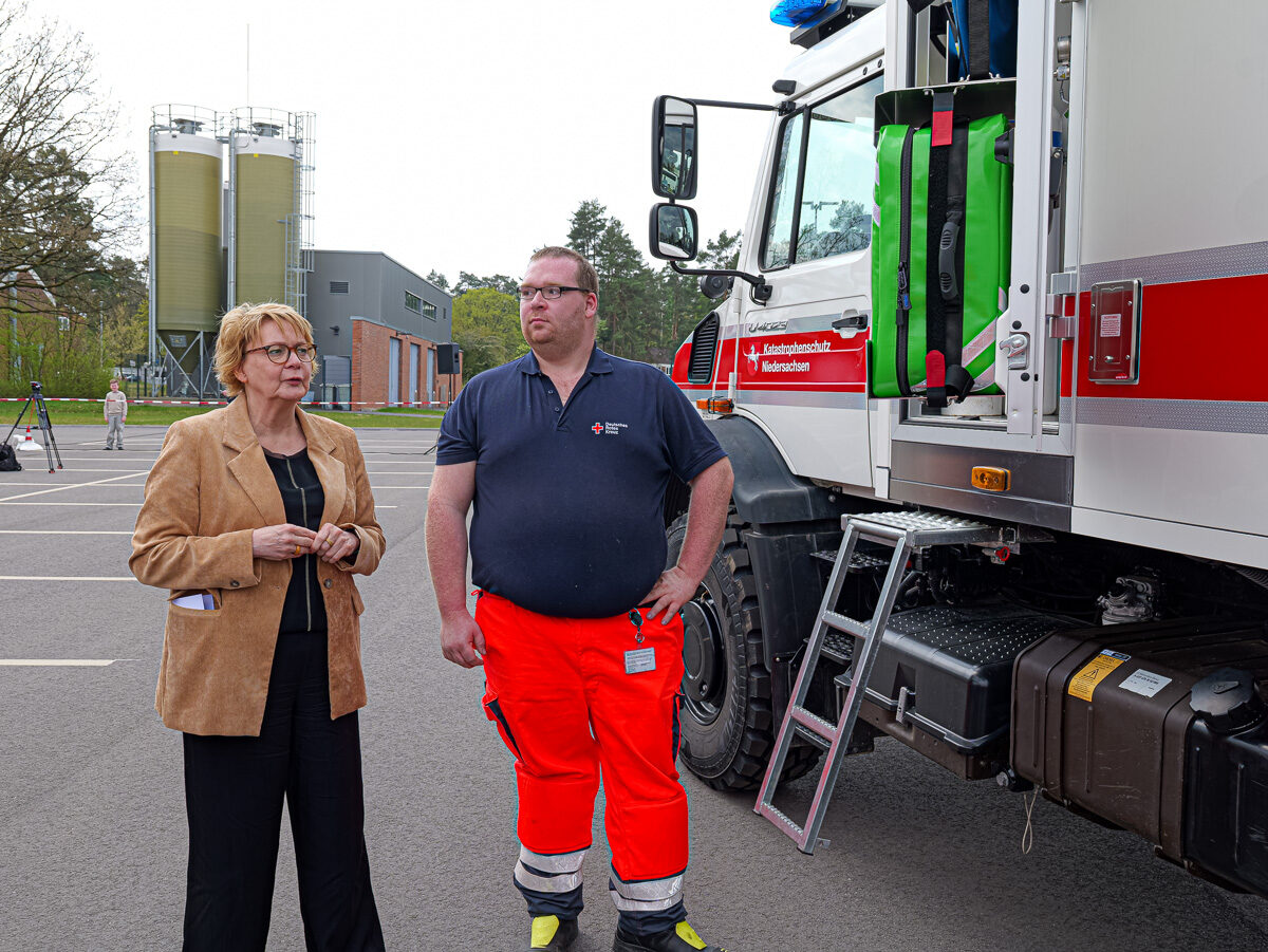 Katastrophenschutz Niedersachsen: Neun geländegängige Krankenwagen in Dienst gestellt – BGPress 20260418 1114 BGPRESS 1397673