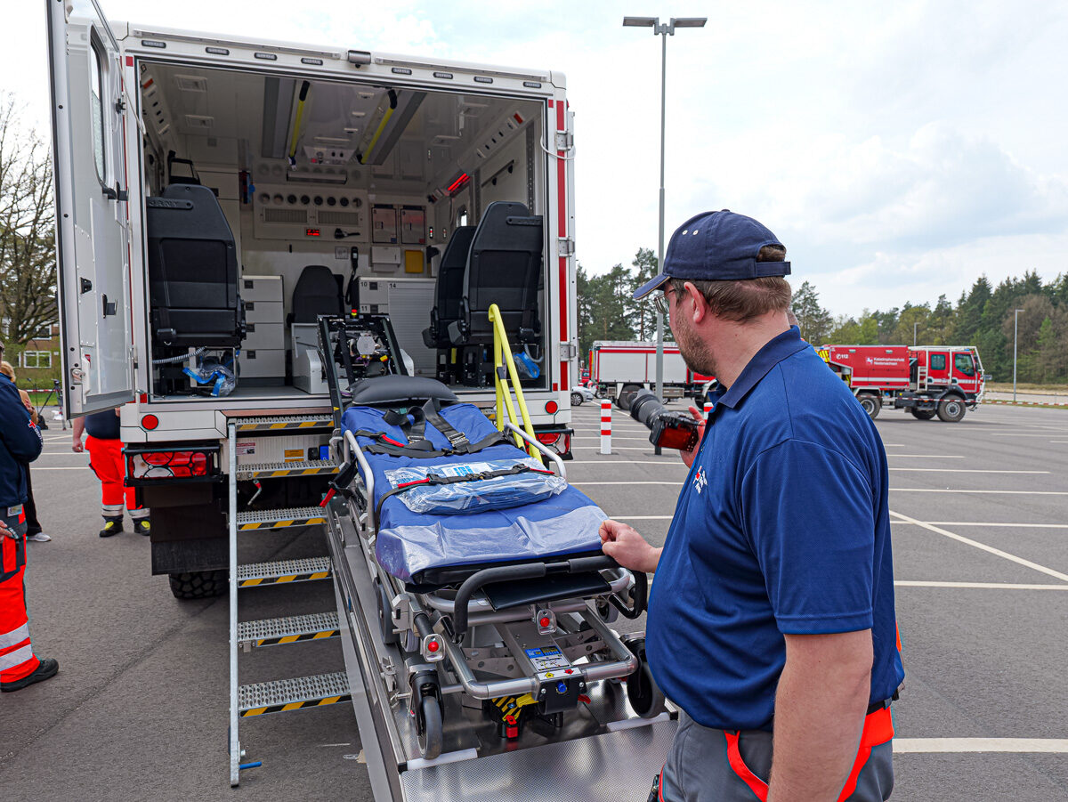 Katastrophenschutz Niedersachsen: Neun geländegängige Krankenwagen in Dienst gestellt – BGPress 20260418 1115 BGPRESS 1397678