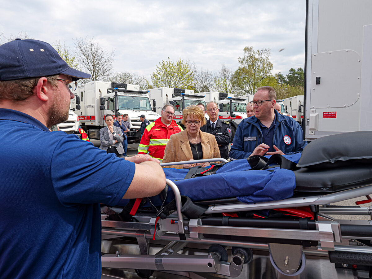 Katastrophenschutz Niedersachsen: Neun geländegängige Krankenwagen in Dienst gestellt – BGPress 20260418 1117 BGPRESS 1397683