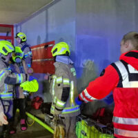 Evakuierung einer Anwohnerin