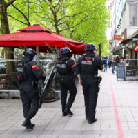 Bewaffnete Polizeibeamte