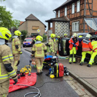 PKW auf Seite nach Unfall