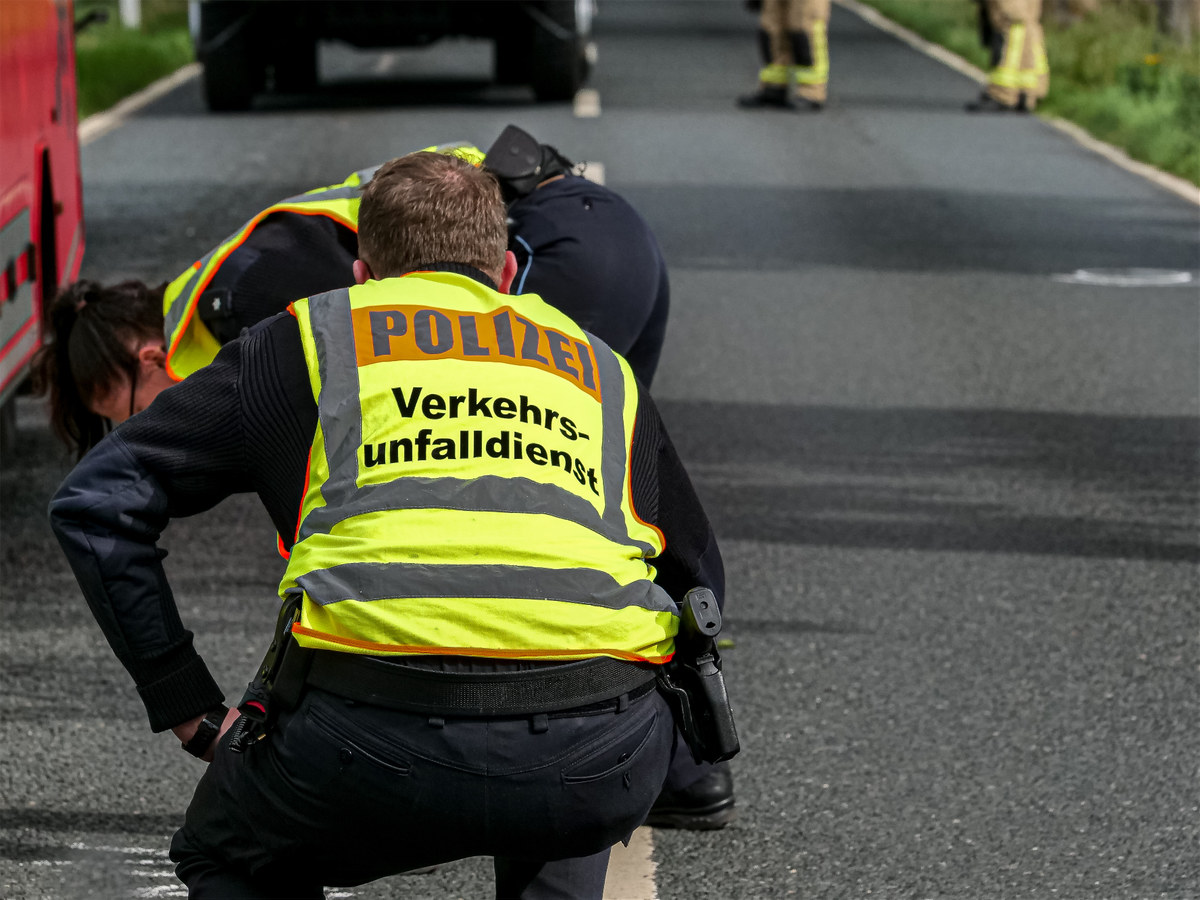 Verkehrsunfalldienst bei Unfallaufnahme