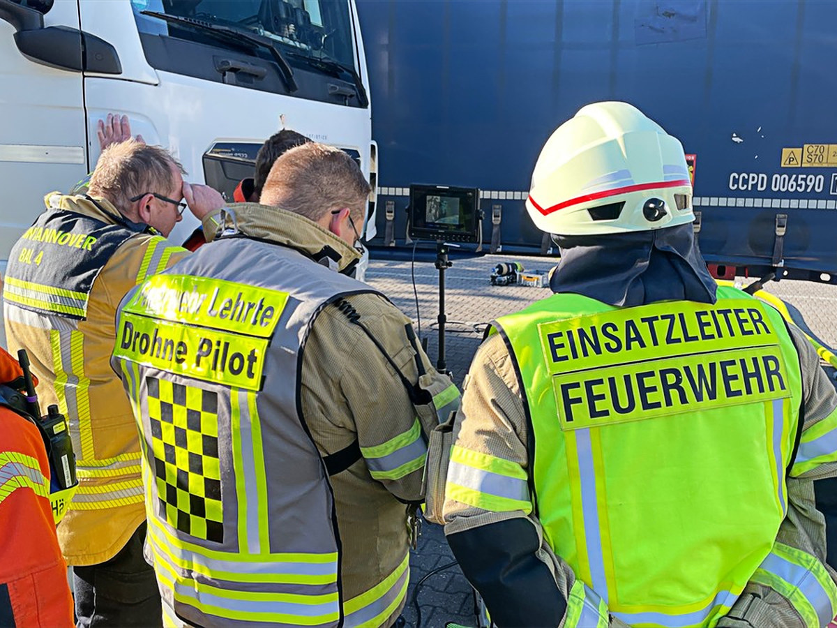 ABC-Einsatz Lehrte: Gefahrgutalarm nach Brand in Wechselbrücke – ABC2 Wechselbruecke Lehrte2
