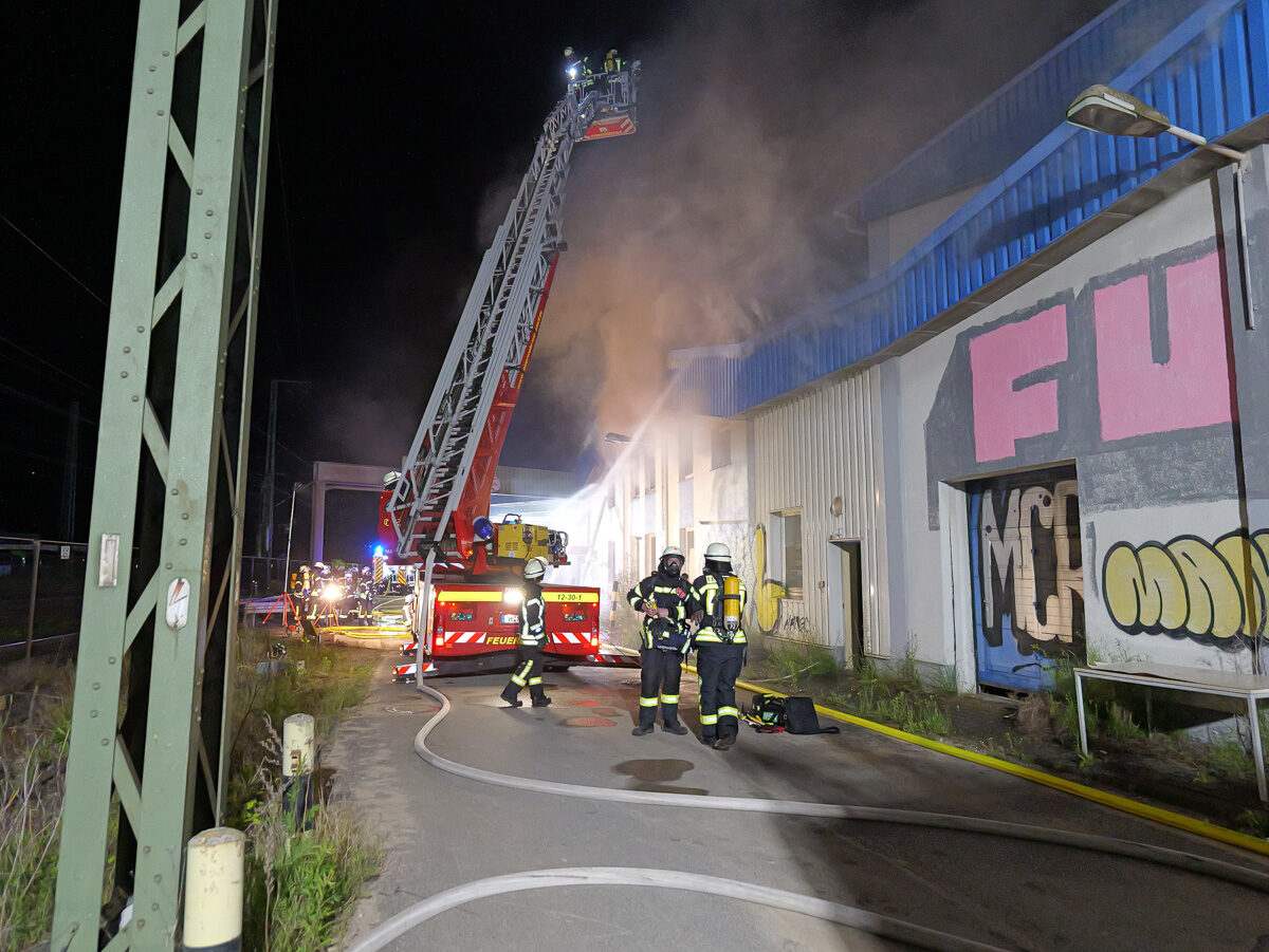 Großbrand auf ehemaligem Vion-Gelände in Wunstorf hält Feuerwehr in Atem – BGPress 20260607 2350 BGPRESS 1398394