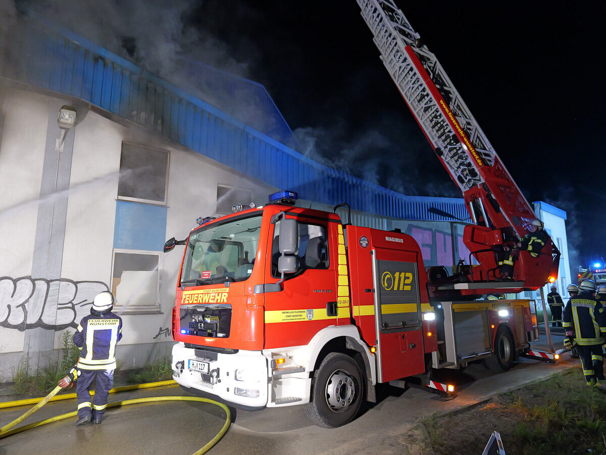 Großbrand auf ehemaligem Vion-Gelände in Wunstorf hält Feuerwehr in Atem – BGPress 20260607 2351 BGPRESS 1398396