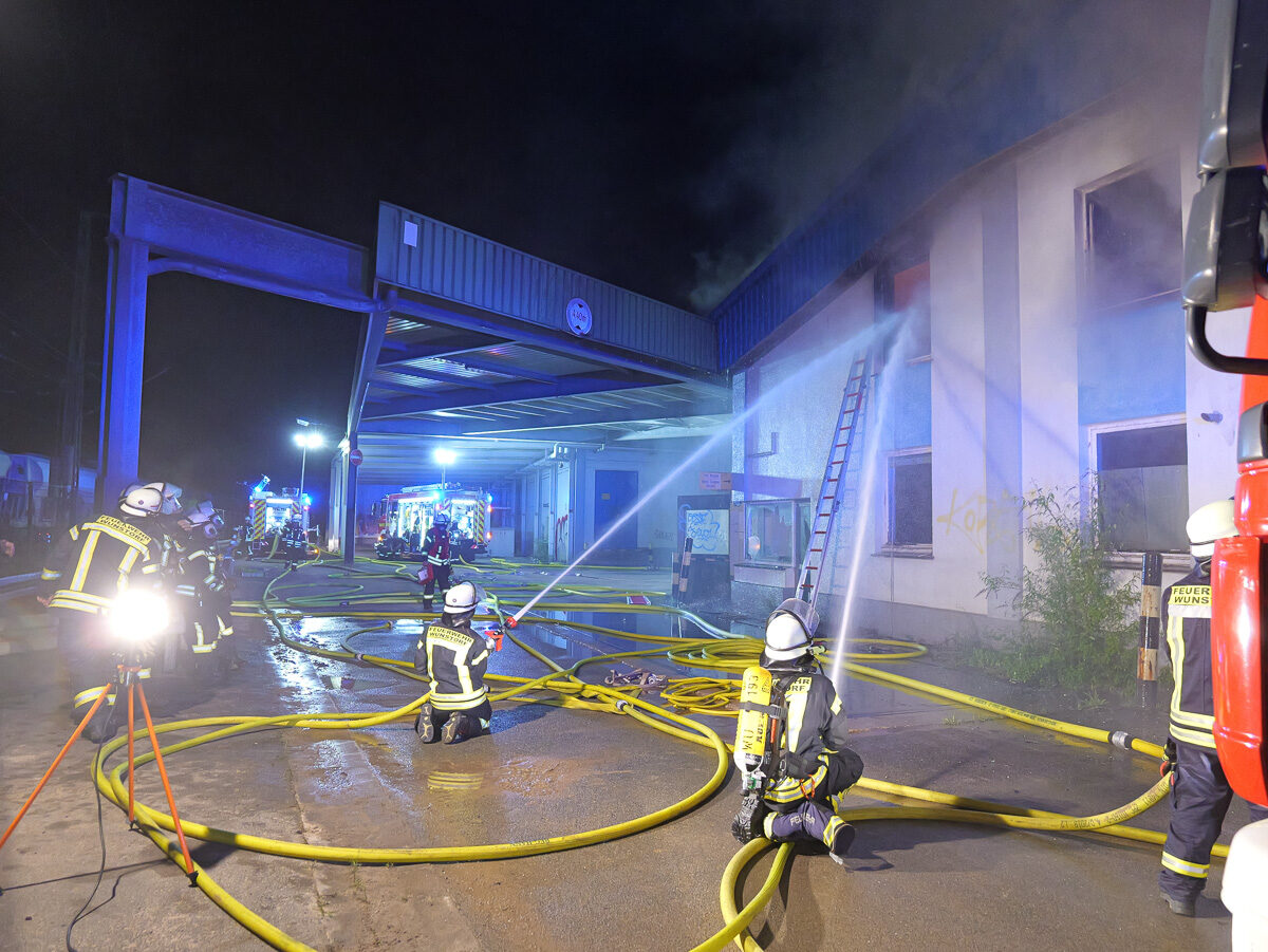 Großbrand auf ehemaligem Vion-Gelände in Wunstorf hält Feuerwehr in Atem – BGPress 20260607 2353 BGPRESS 1398397