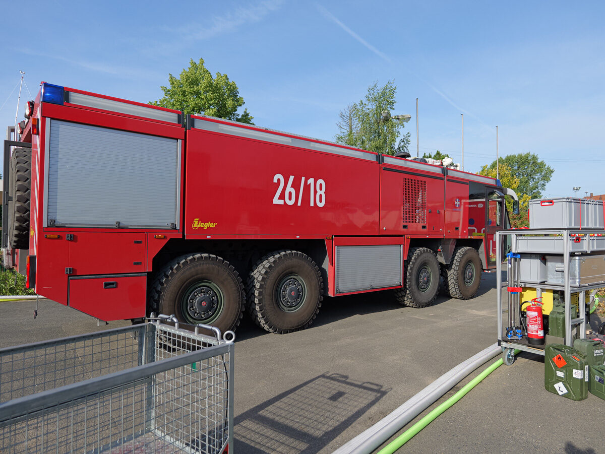 Großbrand in Lagerhalle in Wunstorf Großbrand auf ehemaligem Vion-Gelände in Wunstorf hält Feuerwehr in Atem – BGPress 20260608 0704 BGPRESS 1398409