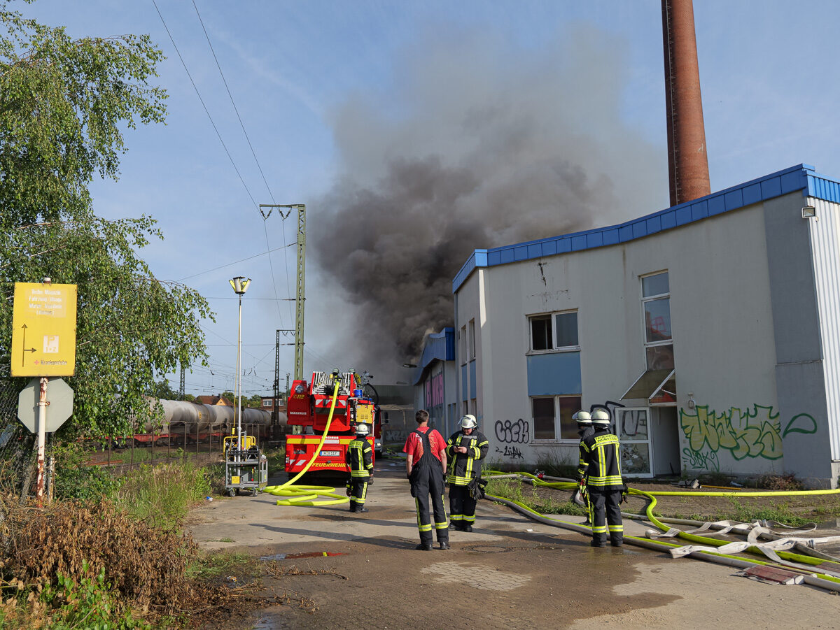 Großbrand in Lagerhalle in Wunstorf Großbrand auf ehemaligem Vion-Gelände in Wunstorf hält Feuerwehr in Atem – BGPress 20260608 0712 BGPRESS 1398418