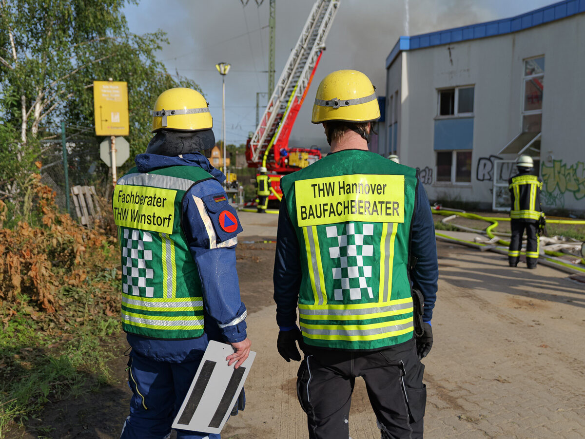 Großbrand in Lagerhalle in Wunstorf Großbrand auf ehemaligem Vion-Gelände in Wunstorf hält Feuerwehr in Atem – BGPress 20260608 0718 BGPRESS 1398425