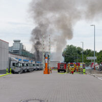 Großbrand Lehrte: Fünf Lkw auf Firmengelände in Flammen – BGPress 20260629 1117 BGPRESS 1398691