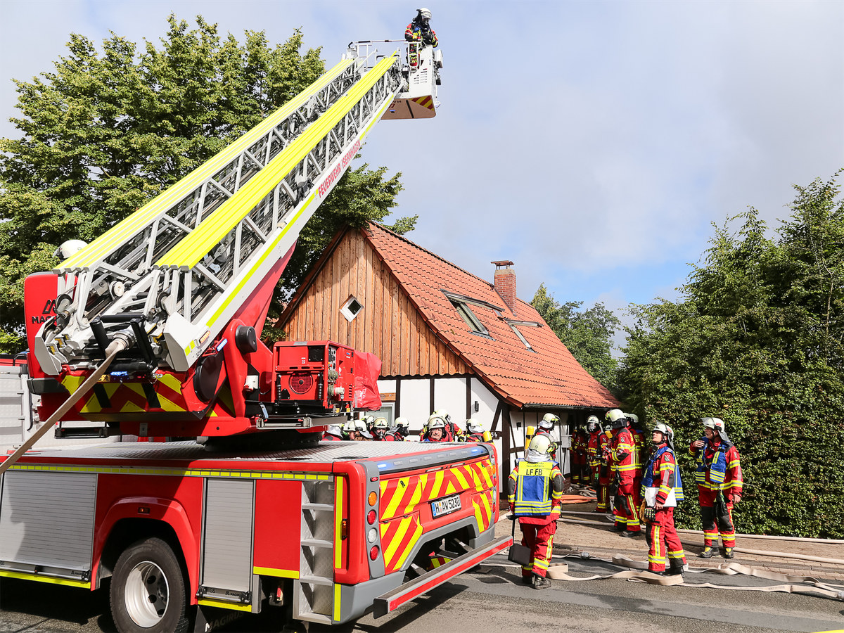 Drehleitereinsatz in Isernhagen