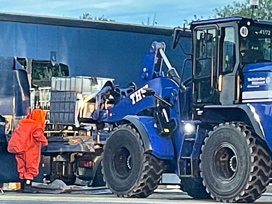 Gefahrstoffeinsatz Lehrte: A2-Rastplatz stundenlang gesperrt – Radlader THW Lehrte