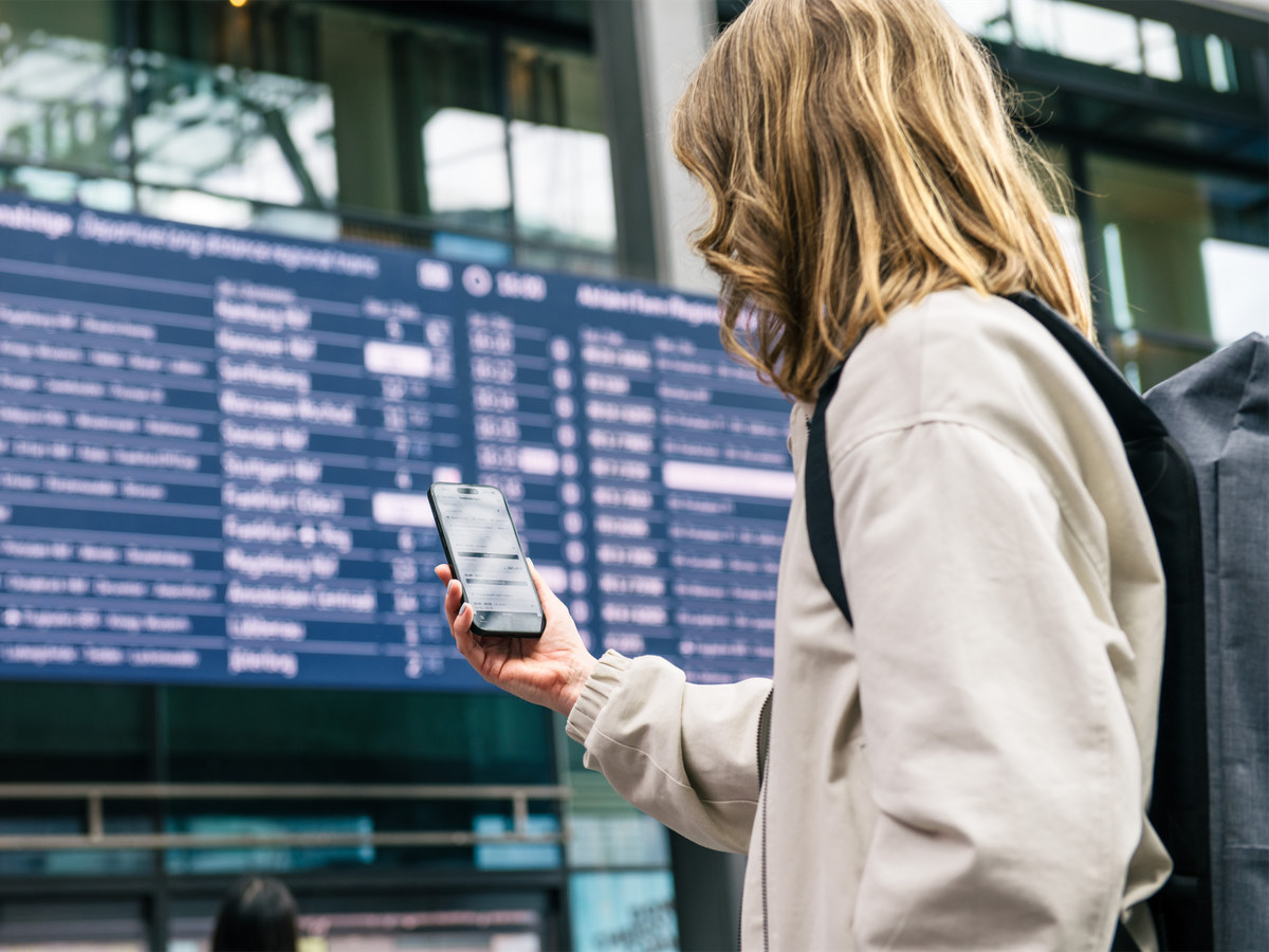 Kundenkommunikation Bahn: DB investiert 50 Millionen Euro in bessere Information Bahnbaut Kundenkommunikation aus