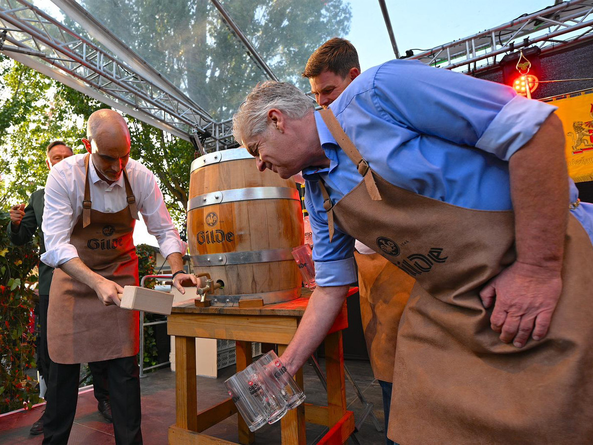 Fassbieranstich eröffnet das 497. Schützenfest Hannover Fassbieranstich
