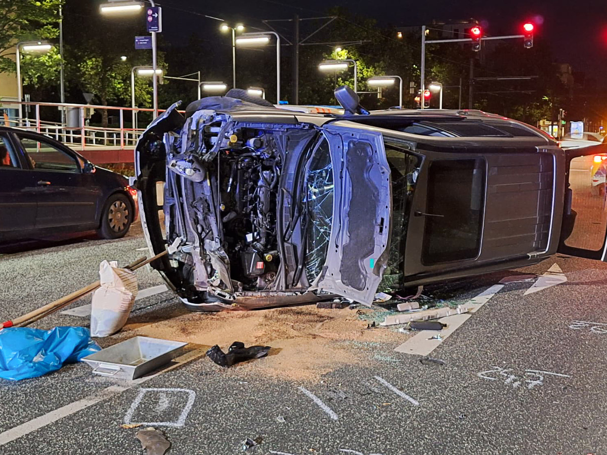 Fahrerflucht Hannover: Pkw überschlägt sich nach Kollision Nissan X-Trail überschlägt sich