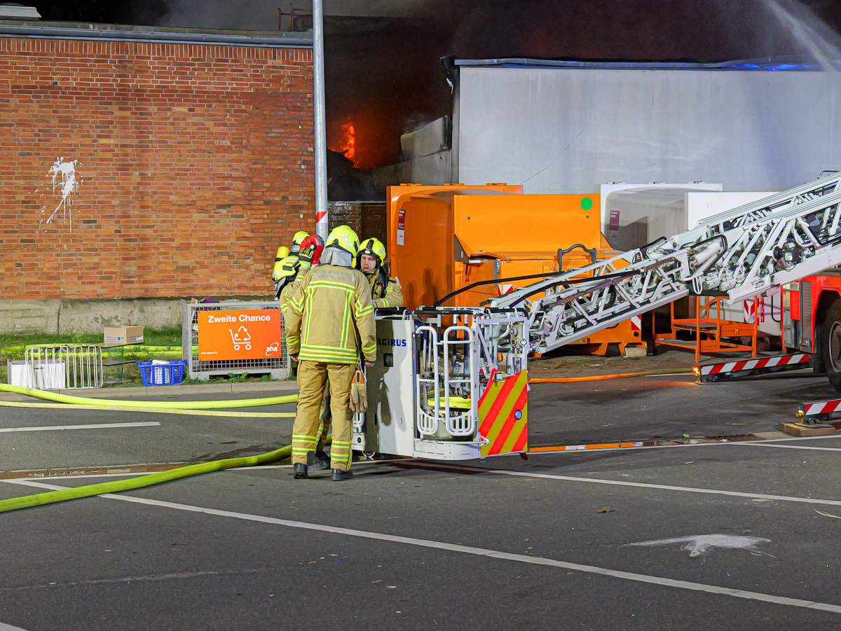 Lagerhallenbrand Hannover: Großfeuer in der Südstadt – BGPress 20260812 0117 BGPRESS 1410166