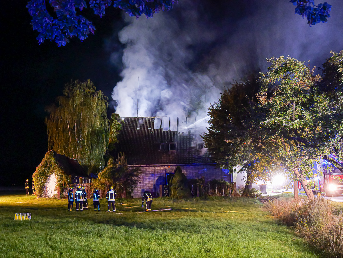 Dachstuhlbrand in Redderse: Wohnhaus nicht mehr bewohnbar Dachstuhlbrand Redderse