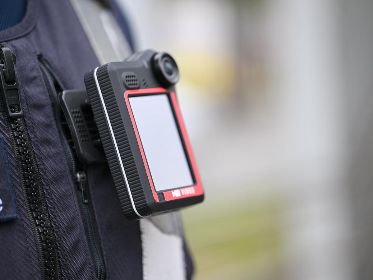 Mehr Sicherheit bei ÜSTRA: protec startet Bodycam-Pilotprojekt Mehr Sicherheit bei ÜSTRA: protec startet Bodycam-Pilotprojekt – Bodycam