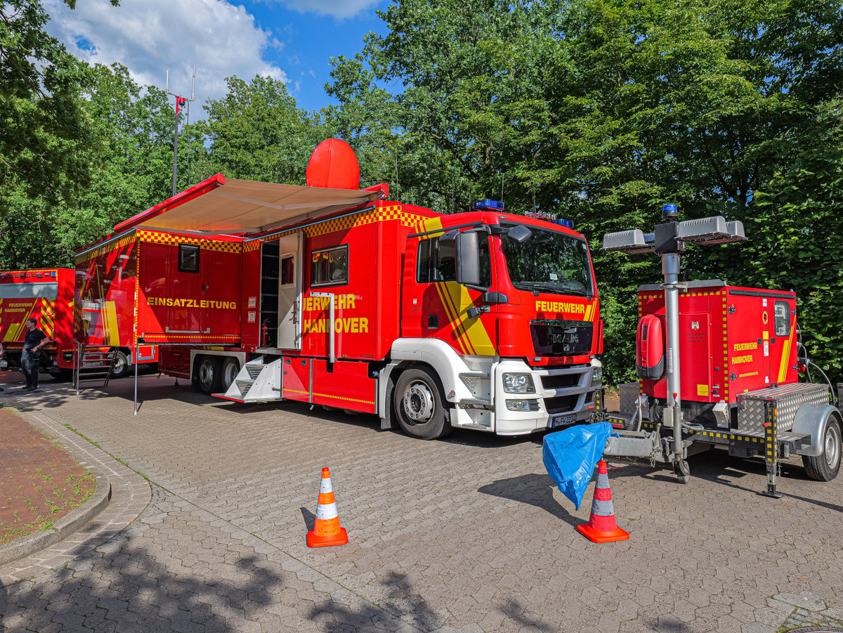 Gebäudebrand Badenstedt: Elf Menschen in Kliniken – Feuerwehr Einsatzleitung BF Symbolbild