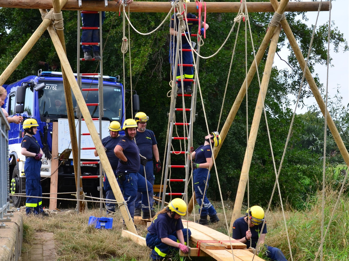 Hängesteg über Wietze: THW trainiert besondere Bauweise Hängesteg über die Wietze